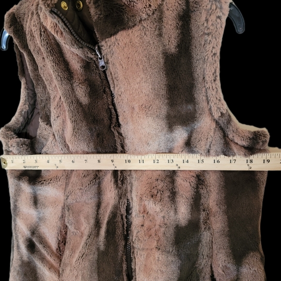 Valerie Stevens Brown ReversibleQuilted Faux Fur Winter Puffer Vest Size Medium - Picture 8 of 8